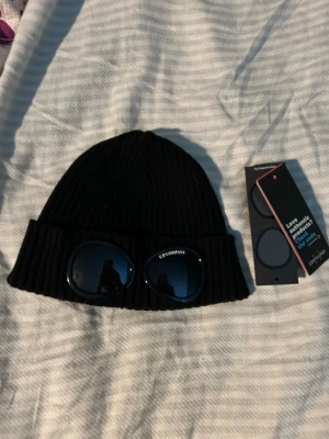 cp company mössa - fin cp company mössa, inga hål eller skador, skick 10/10