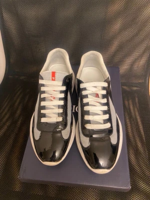 P*ada sneakers - Ett par fina p*ada sneakers vänligen skriv för mer info