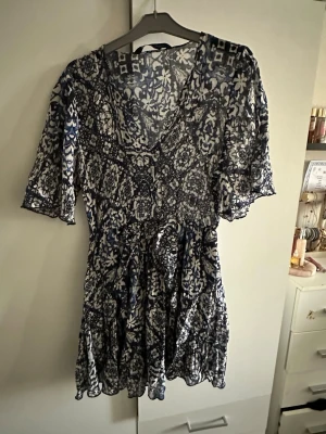 Sommrig klänning❣️ - Söt blå klänning från Zara❣️ säljer den då jag endast använt den för skolavslutning och födelsedagsmiddag❣️