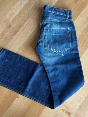 Dondup jeans med slitningar - Slim/skinny fit! | storlek 30 | fint skick! | hör av dig vid funderingar! | fraktar inom kort   J17