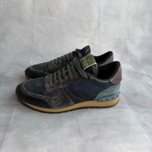 Valentino rockrunners  - Valentino rockrunners, storlek 39 men passar 40. Skick: 10/10, självklart äkta. 