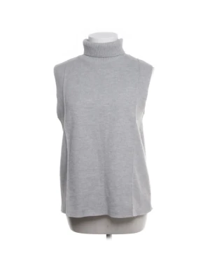 Topp Zara - Söt topp från Zara med lite högre krage, passar till allt!