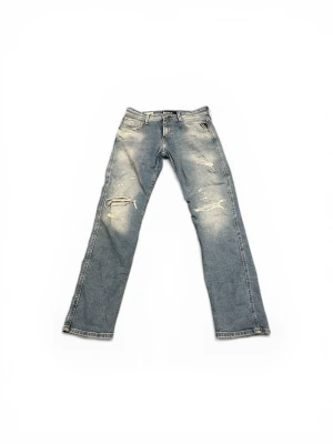 Ljusblå slitna replay jeans - Skick: 8/10 | Inga defekter | Storlek: 29/32 | Mitt pris: 550 | Pris kan diskuteras vid snabb affär! | Hör av er vid frågor eller funderingar ëd