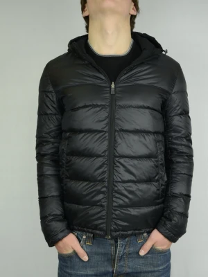 Herno vinterjacka  - HERNO REVERSIBLE VINTERJACKA GORE-TEX ENA SIDA Storlek : IT48 Passform : Passar som S Användning : Jackan är i ett fint skick utan defekter, Nypris : Cirka 6000SEK Modellen : på bilden är 182CM och väger 77KG