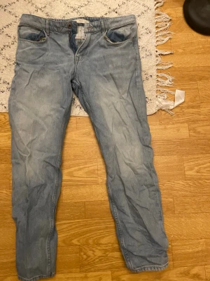 Jeans - Bara använda 2-3gånger