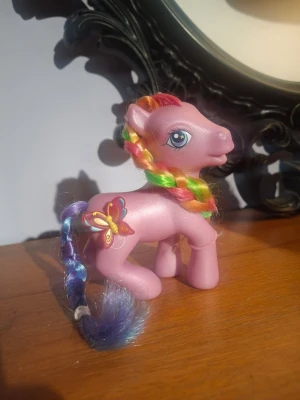 My little pony g4 wind drifter - Säkt pris eftersom ponnyn har ett antal penn markeringar som sysn på bilderna ex. Mulen