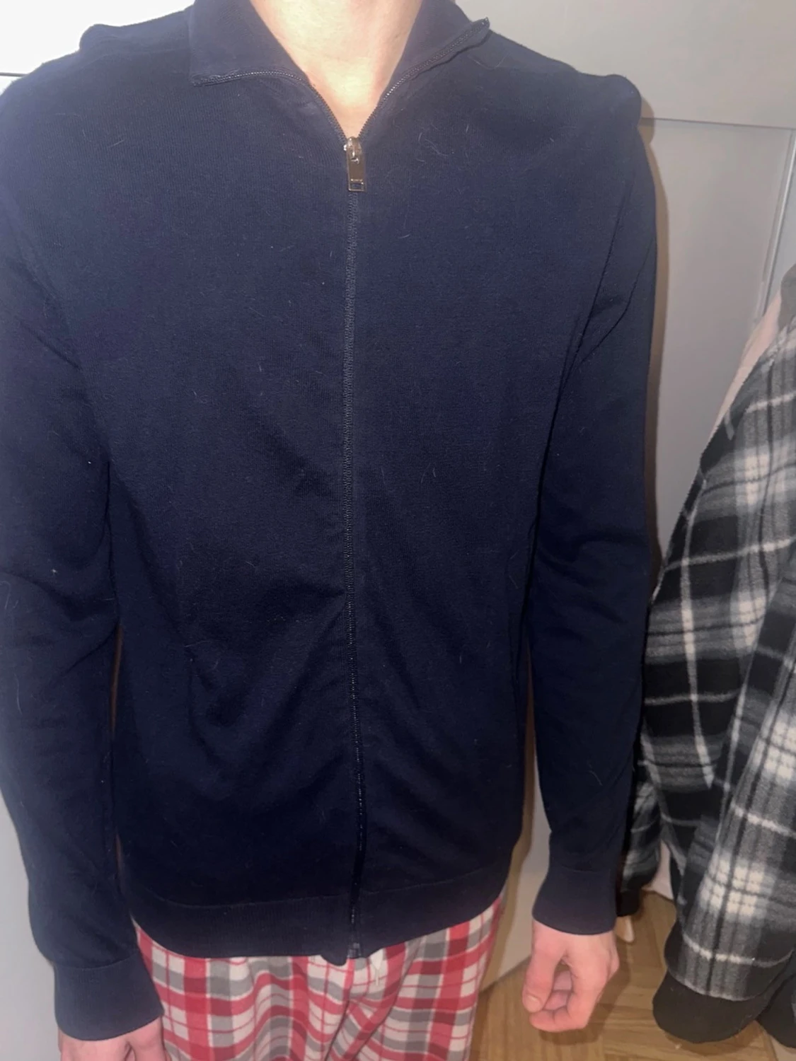Mörkblå ziptröja med krage