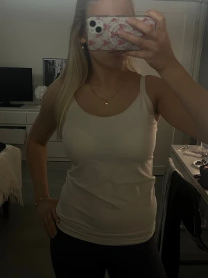 Vitt linne  - Creme vitt superskönt linne💕