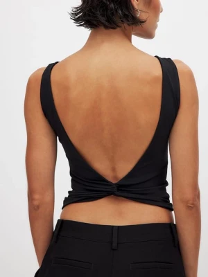 NAKD topp - Bästsäljare på nakd. Köptes ny för 300 och är endast använd 1 gång. Hör av er vid frågor!