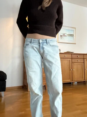 Lågmidjade jeans - Snygga straight jeans med låg midja🩵🩵 Knappt använda! 