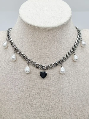 Handgjort halsband med hjärta och pärlor  - Material-rostfritt stål.  Kedjetjocklek-7, 2mm #66