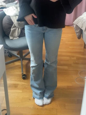 Intressekoll på Nelly jeansen!! - INTRESSEKOLL på dessa snygga populära jeans från Nelly. Inga defekter. Skriv för frågor eller prisförslag