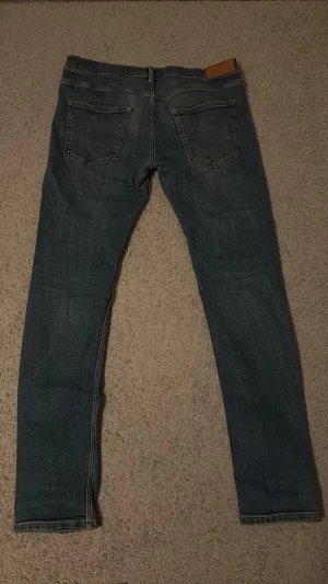 Gant Jeans - Säljer mina ljusblå Gant jeans.