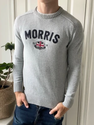 Morris tröja stickad  - Morris tröja stickad, Inga defekter! Modellen i bilderna är 180 cm 75 kg och bär Storlek M , Kom med frågor! 🌟 (Kan gå ned i pris vid köp av paket 😉) 