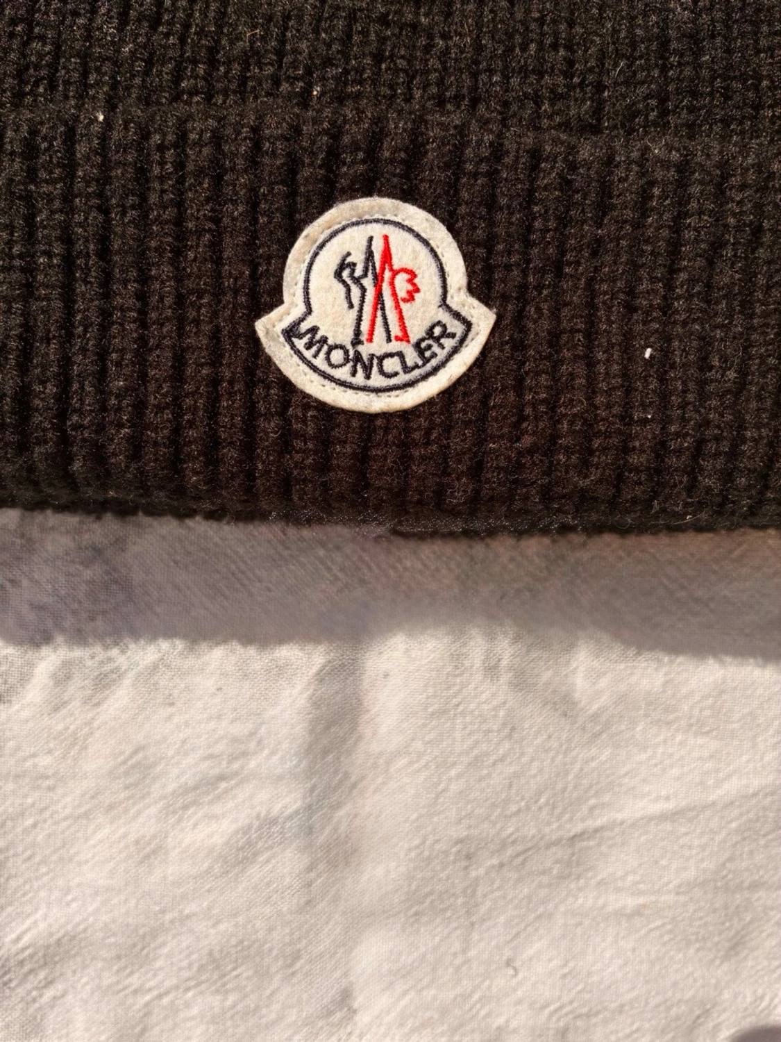 Svart Moncler mössa  - 2