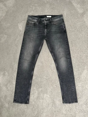 Tiger of Sweden jeans  - Tiger of Sweden jeans | Skick: 10/10 | Strl       W30 L32 | Pris - 499 | Fraktar via Postnord eller Instabox på köparens bekostnad | Hör av dig vid minsta fråga eller fundering//CL