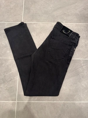 Jacob Cohën style 688 - Ett par snygga byxor från Jacob Cohën i storlek W33 i modellen style 688 sitter som W32. Äkta! Använda ca 5 gånger! Pris går att diskutera 
