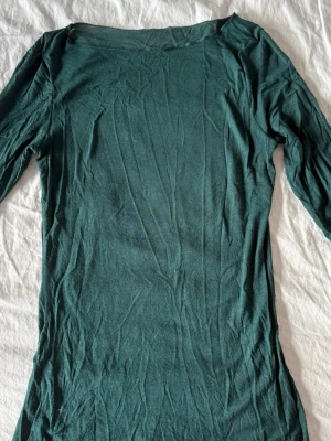 Mörkgrön intimissimi tröja - Säljer en jätte fin mörkgrön intimissimi tröja. Storlek S kan dock sitta lite som M. 