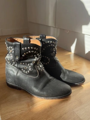 Isabel marant boots  - Vissa silvernitar har tappat färg!