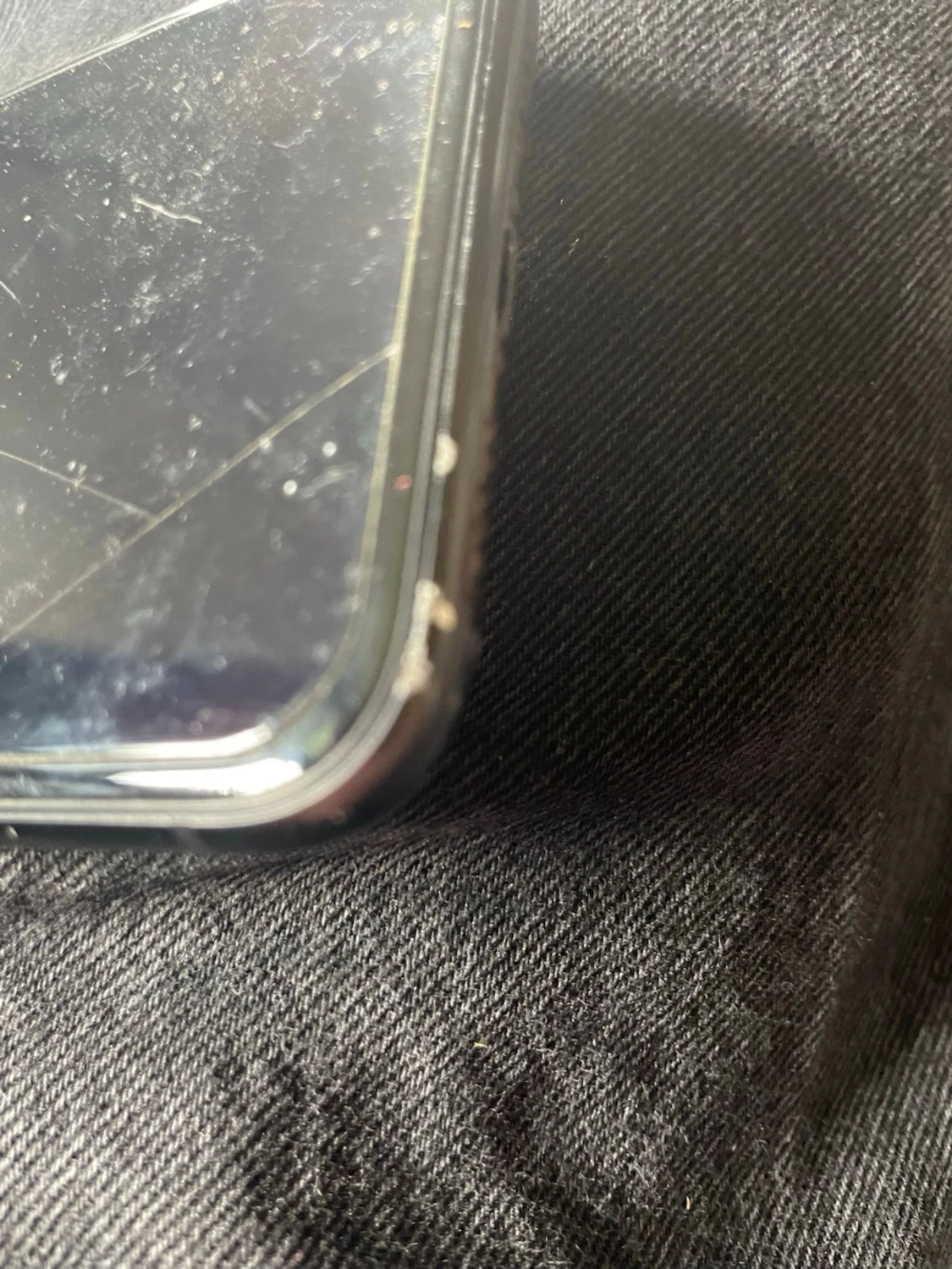 Svart iPhone XR med svart skal - 3