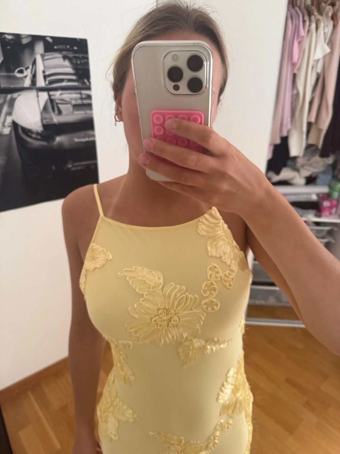 Gul långklänning med blomdetaljer💛 - 1