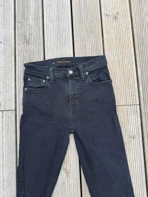 Nudie jeans - Nudie jeans - Modell:  high kai - Storlek: W27/L32  - skick: 9/10 - Nypris runt 2000kr