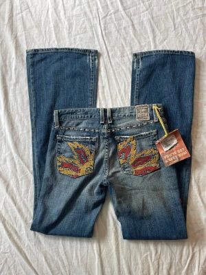 Coola Lågmidjade jeans - Nya med lapp! Mått: midjemått rakt över 38 grenhöjd 21 benöppning 25 innerbenslängd 84cm! Jag är 180 och brukar ha m❤️