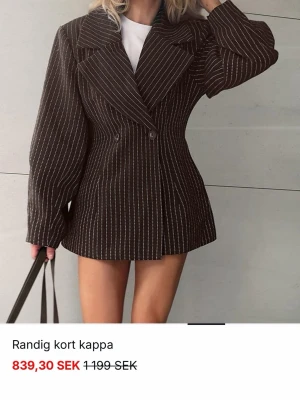 Kavaj/ kappa nakd  - Söker denna från nakd, storlek S i brunt 