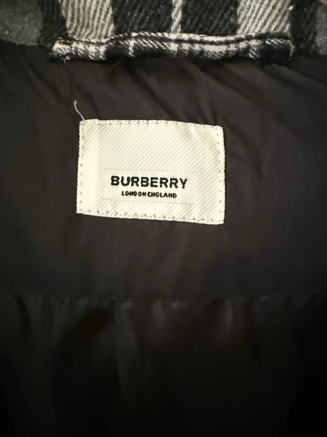 Svart pufferjacka från Burberry - 2