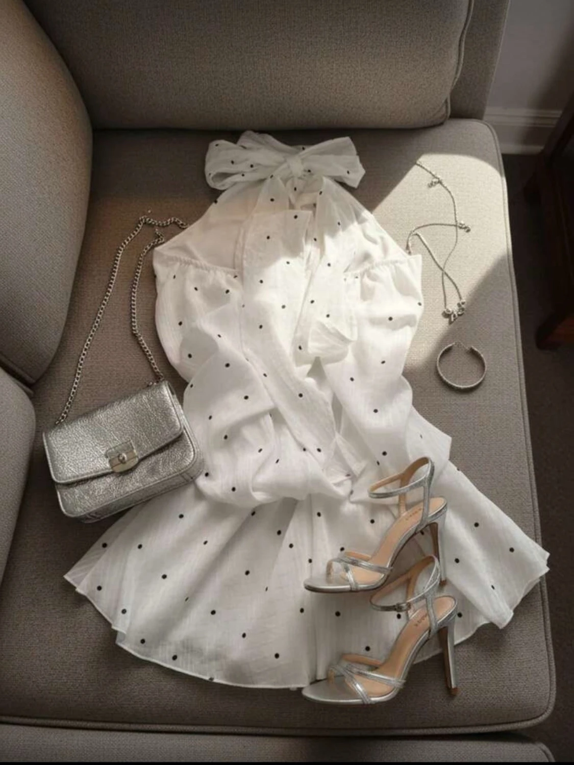 Vit prickig klänning - 1