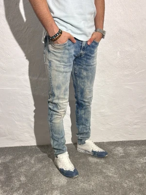 Replay jeans  - Ett par riktigt snygga jeans från Replay i storlek W28 L32 i modellen Anbbas 