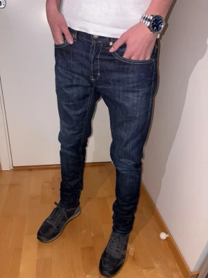 Dondup Jeans - Stilrena Dondup Jeans! Mest efterfrågade jeansen på marknaden. Nypris: 3499kr! 
