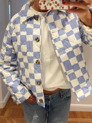 Vår jacka  - Säljer denna sååå snygga vår jacka💖☀️☀️🫶🏼