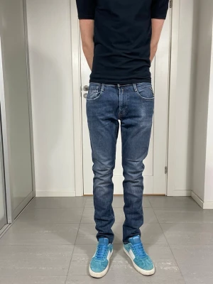Replay Anbass Jeans  - Säljer nu dessa Replay Anbass Jeans, W31 o L32, skriv för fler bilder/frågor🙌🏼