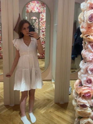 Söt klänning - Superfin till skolavslutning eller allmänt sommaren❣️