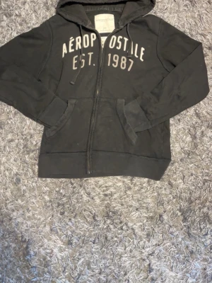 Aéropostale Hoodie- L  - Fin hoodie utan defekter, bara att skriva om något undras 
