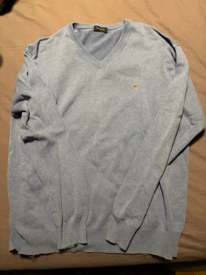 Vintage gant tröja - Säljer en vintage stickad gant tröja i bra skick. Köpt second hand och har nästan inte använt den något. Oklar storlek men sitter som en större XL