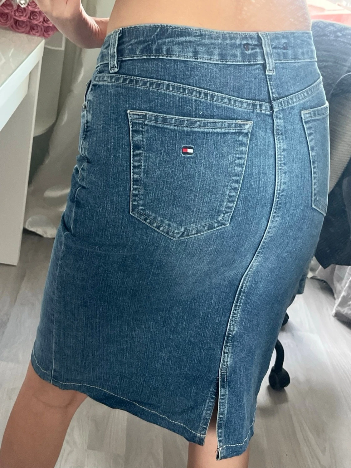 Blå jeanskjol från Tommy Hilfiger