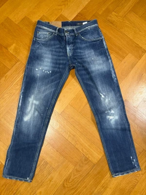 Dondup slim fit jeans  - Säljer ett par riktigt schyssta dondup slim fit jeans i storlek 31 inga tecken på användning 
