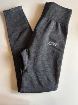 ICIW tights  -  snygga gråa tights från ICIW