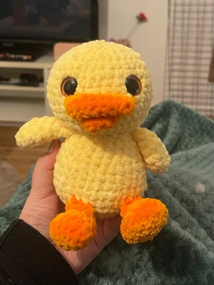 Virkad anka  - Virkat i mjukt polyester garn!