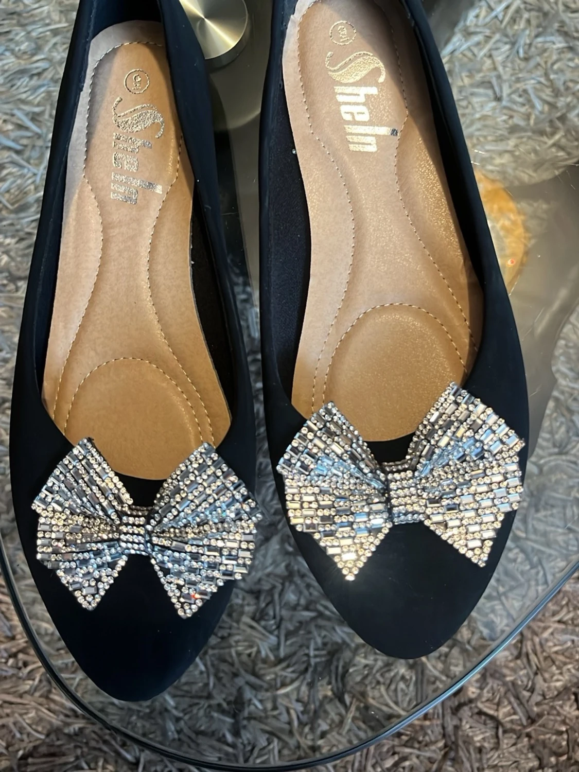 Svarta ballerinaskor med strassrosett