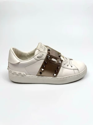 Valentino Rockstud sneakers - Valentino Garavani Rockstud sneakers. Storlek 37. Skick 8,5. Nypris ca 7700kr. 100% autentiska.