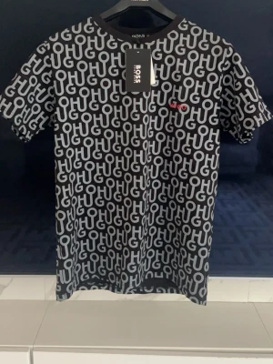 Hugo boss T-shirt  - Hugo boss T-shirt storlek S, skickas samma vardag 