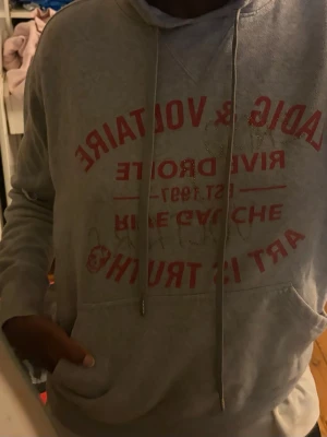 Grå hoodie Zadig & Voltaire - Smyg Grå hoodie från Zadig & Voltaire som knappt är använd 