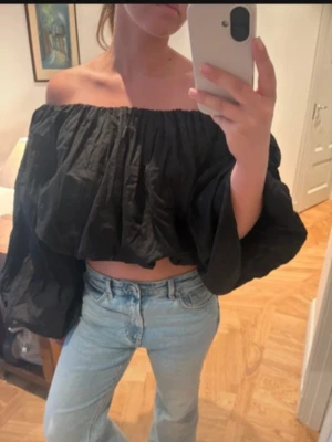 Supersöt ballong blus - Säljer denna super söta ballong blusen från NAKD som just nu är slutsåld på deras hemsida. Den är helt ny med prislappen och allt kvar