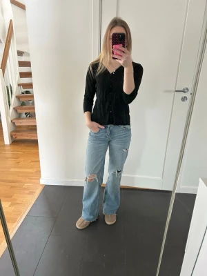 Kofta - Svart trekvartsärmad kofta 