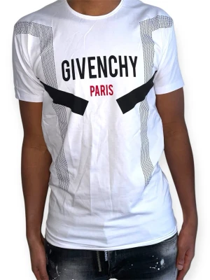 Givenchy Paris T-shirt-Vit, Strl XS - Helt ny. Fin replika med hög kvalitet. EU| XS Pris: 449kr. Först till kvarn. Skickas direkt inom 24h