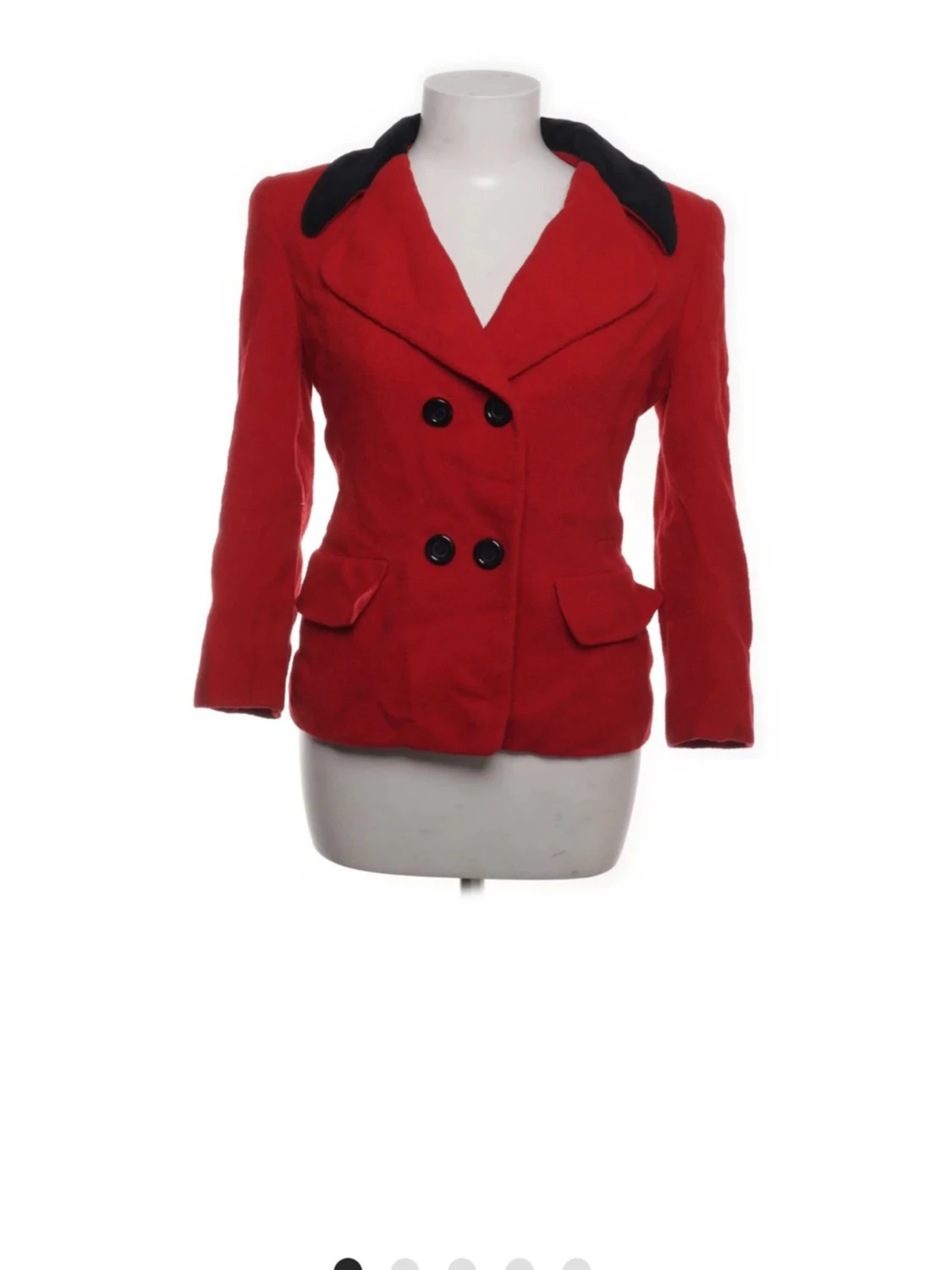 Röd kavaj med svarta slag