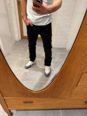 Replay jeans  - Ett par snygga byxor från replay i storlek W32 L34 i modellen Anbbas 